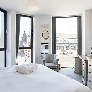 https://luxury-fully-equipped-kitchen-ormeau-park.belfasthotelsireland.com