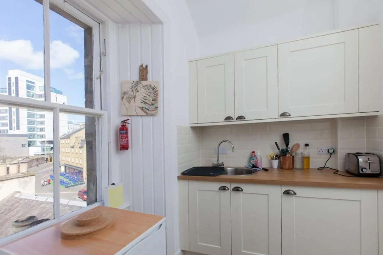 Charming City Centre Flat In Edinburgh Apartment